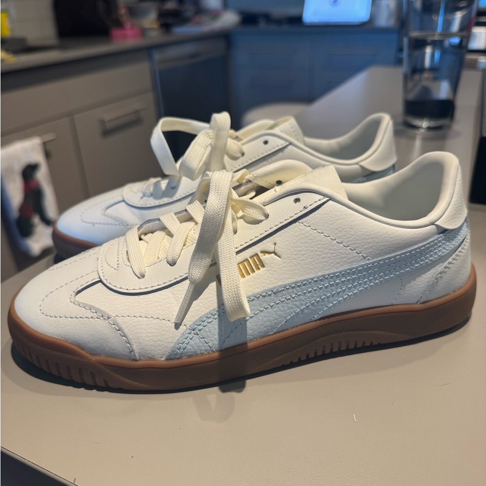 Puma Cream and Light Blue Sneakers